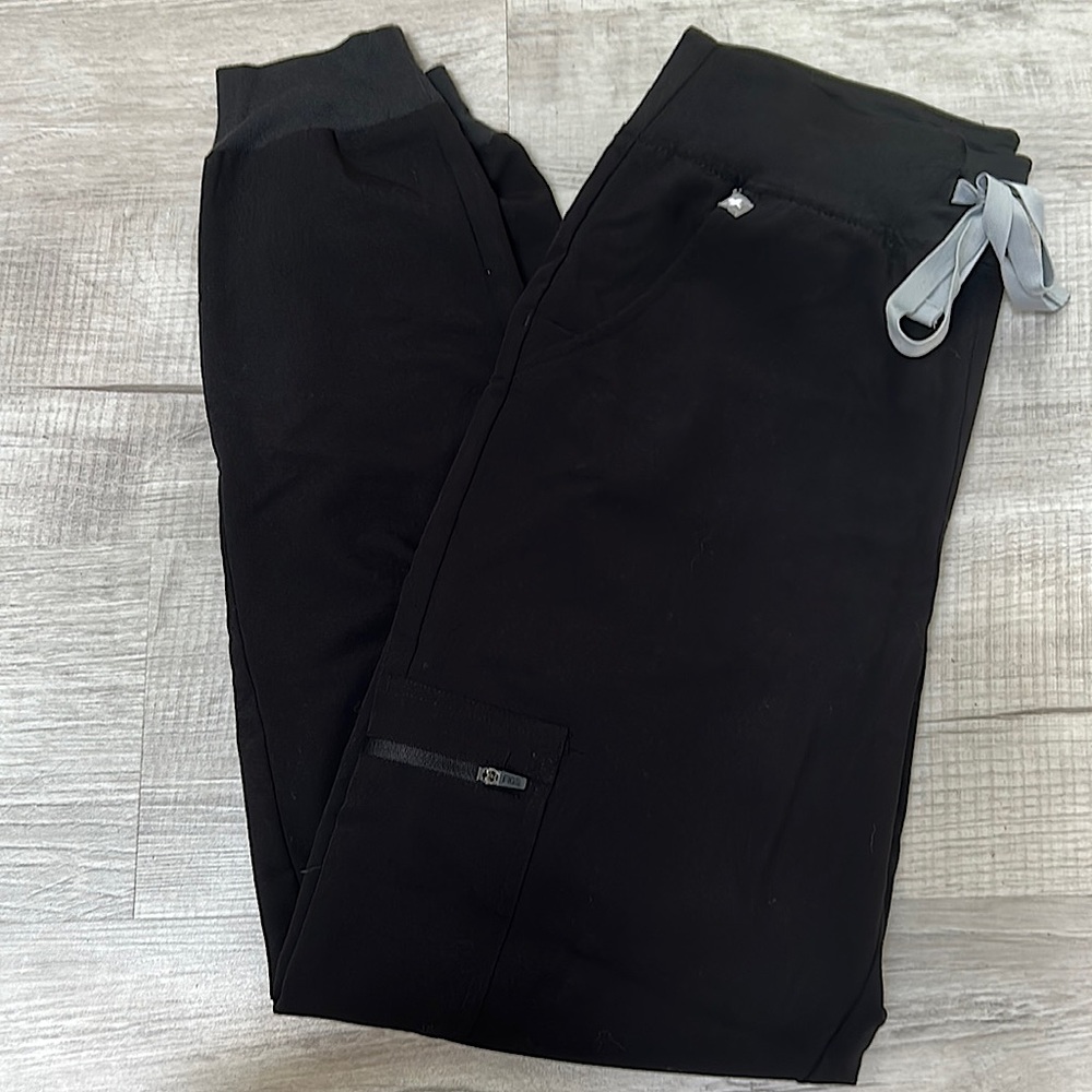 FIGS (s) black high-waisted zamora jogger scrub pants